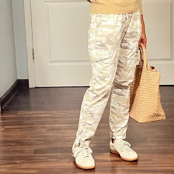 Sanctuary neutral camouflage print cargo joggers size XS - Picture 3 of 11